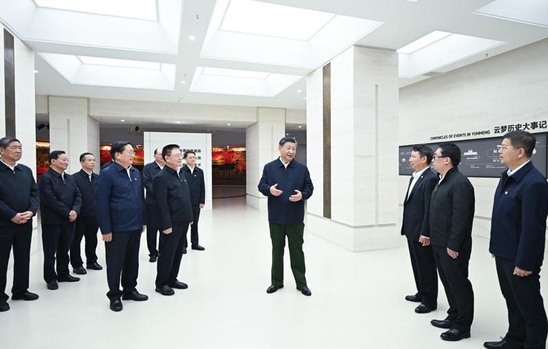 11月4日至6日,中共中央總書記、國家主席、中央軍委主席習(xí)近平在湖北考察。這是4日下午,習(xí)近平在孝感市云夢縣博物館考察。